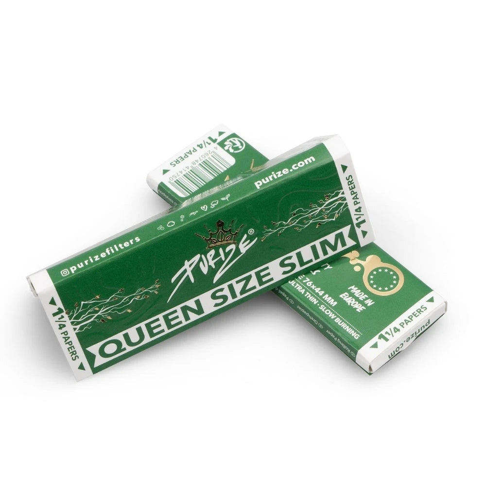PURIZE Queen Size Slim Papers in Grün, zwei Heftchen mit PURIZE Logo, Krone und 1¼ Size Slim Schriftzug